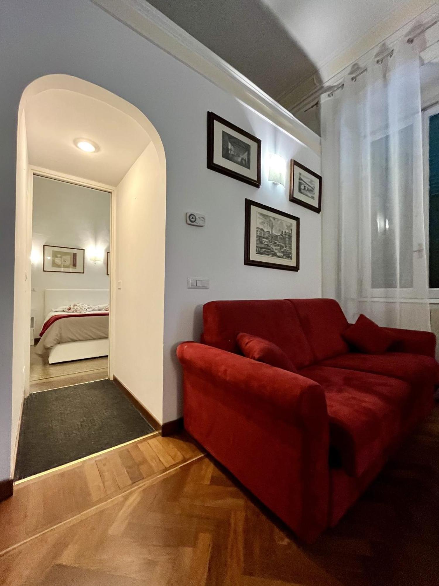 Vintage In Apartment Rom